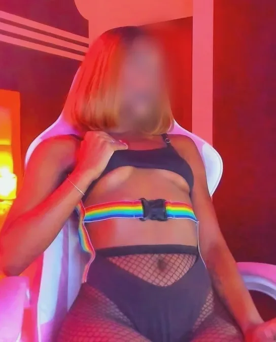 Kelly, 25