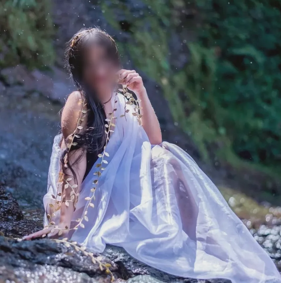 Nia, 20