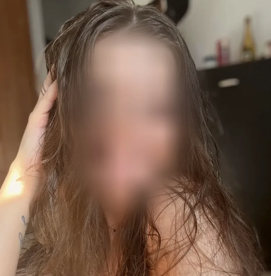 Nicola, 19
